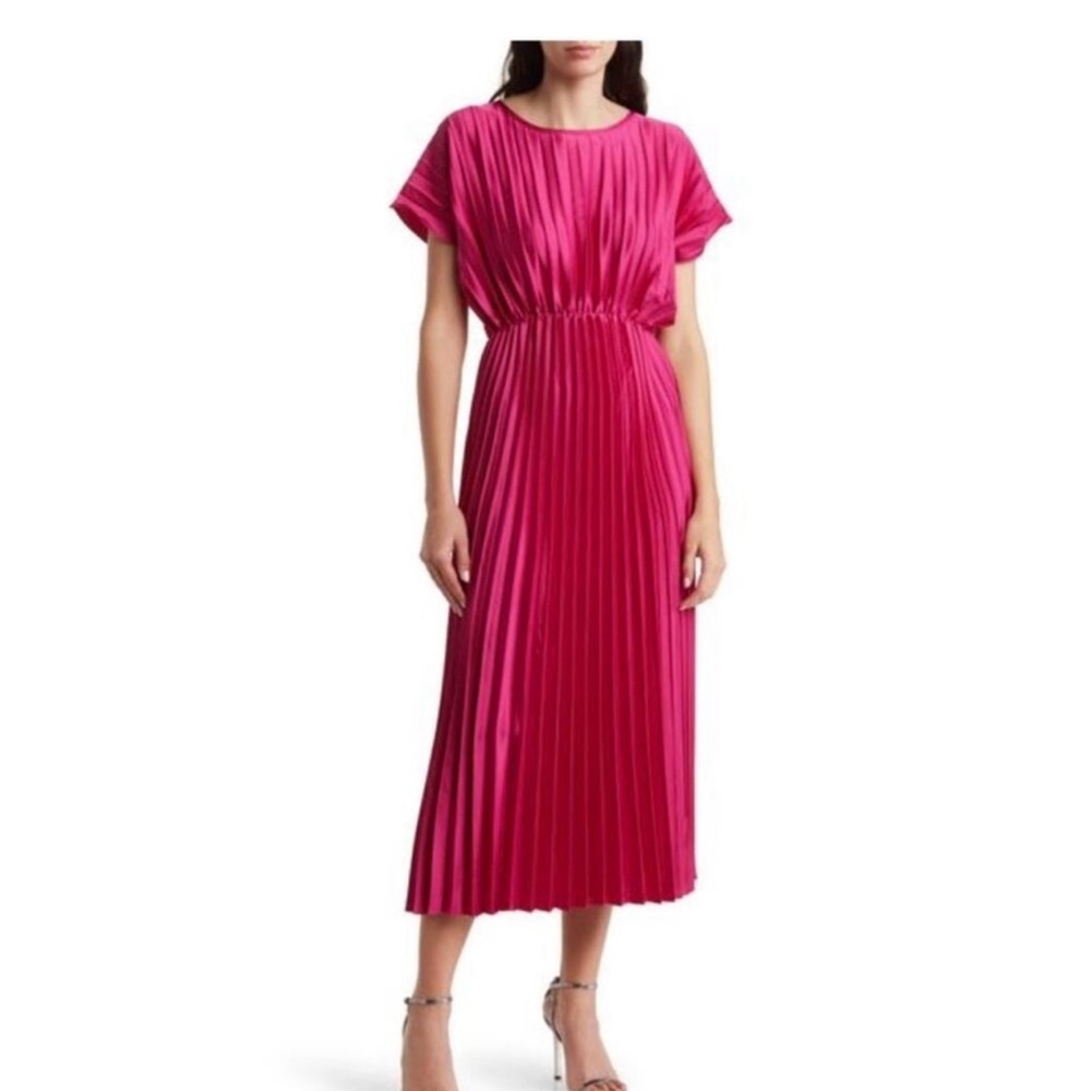 Elegant Pink Pleated Dress